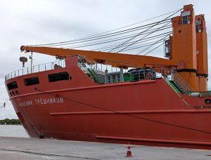 The Akademik Tryoshnikov