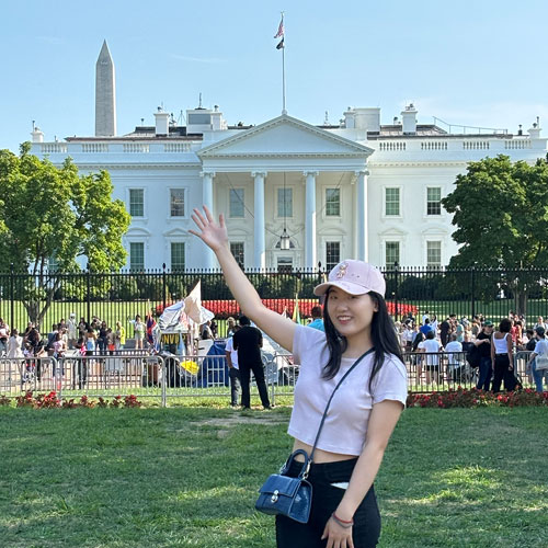 Zejun Sheng standing in front of the U.S. White House and Washington Monument in Washington, D.C.