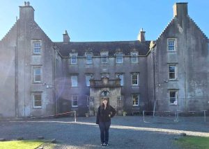 Katharine Rubinetti in front of the Bannockburn House.